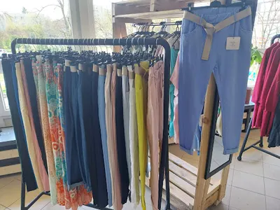 FAKTORIA MODY tania odzież używana